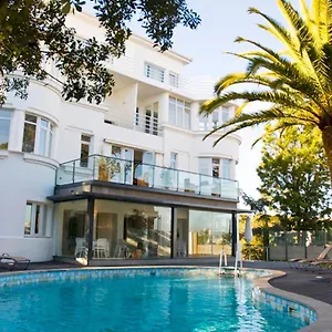 amazonia-estoril.hotels-lisbon-portugal.com/